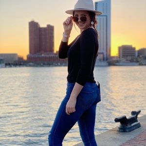 Meet your Posher, Caitlyn